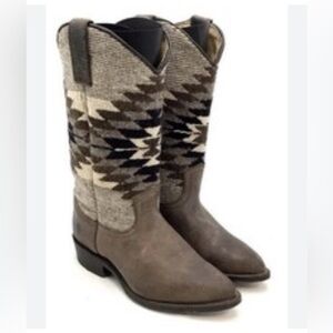FRYE Billy Navajo High pull on blanket print boots, size 6.5